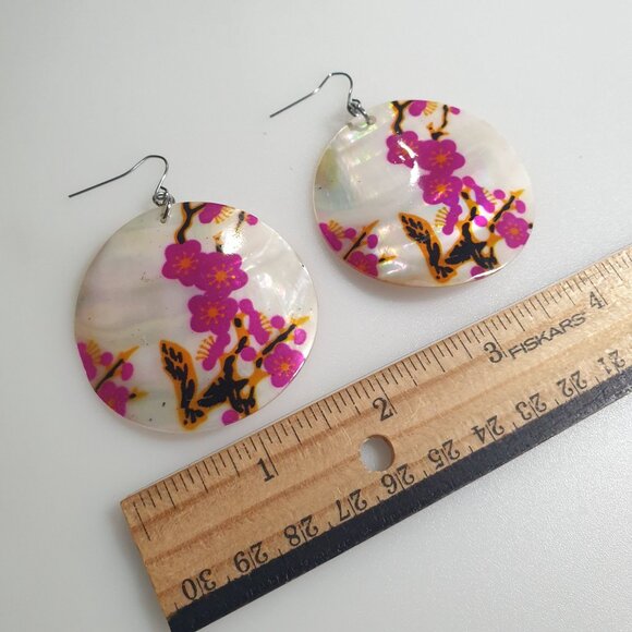 Large Round Mother Of Pearl Dangle Earrings Pink Floral Print Fishhook Boho - Picture 3 of 7